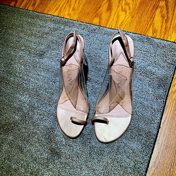 Mackin J women’s heels clear 👠 size 11.     Box6 - Picture 1 of 5